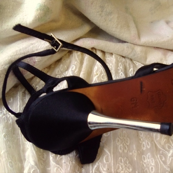 Bebe Black strappy 4' heels,size 6M. - Picture 5 of 9